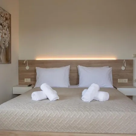 Ianthe Apartment *