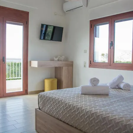 Ianthe Apartment